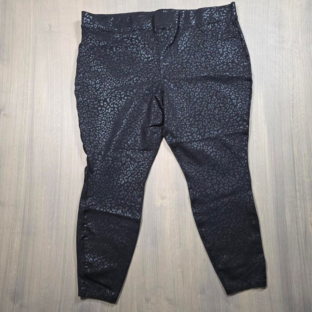 Terra-Sky Women's Black leopard print low rise taper pants / leggings Size 24/26